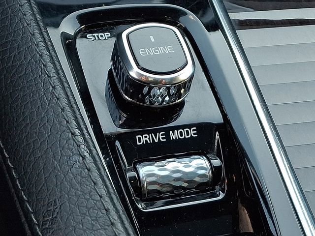 Used 2016 Volvo XC90 T6 Momentum w/ Momentum Plus Package image 29