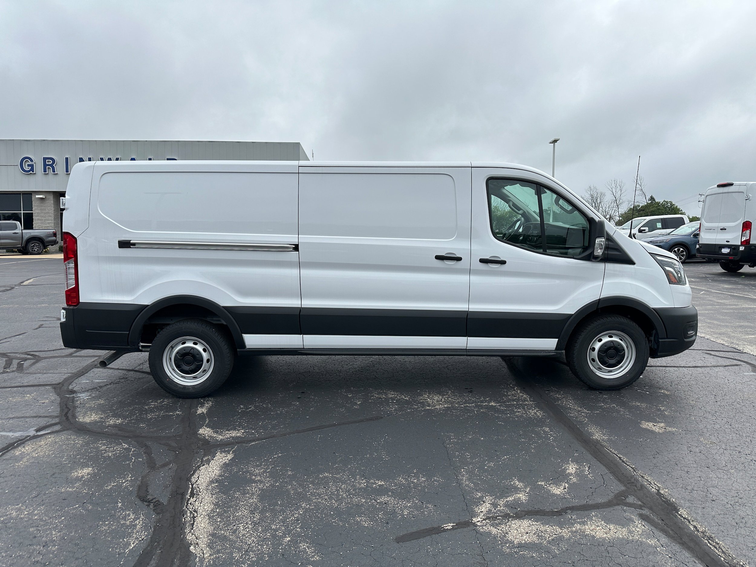 Used 2025 Ford Transit 150 Low Roof w/ Load Area Protection Package RWD image 5