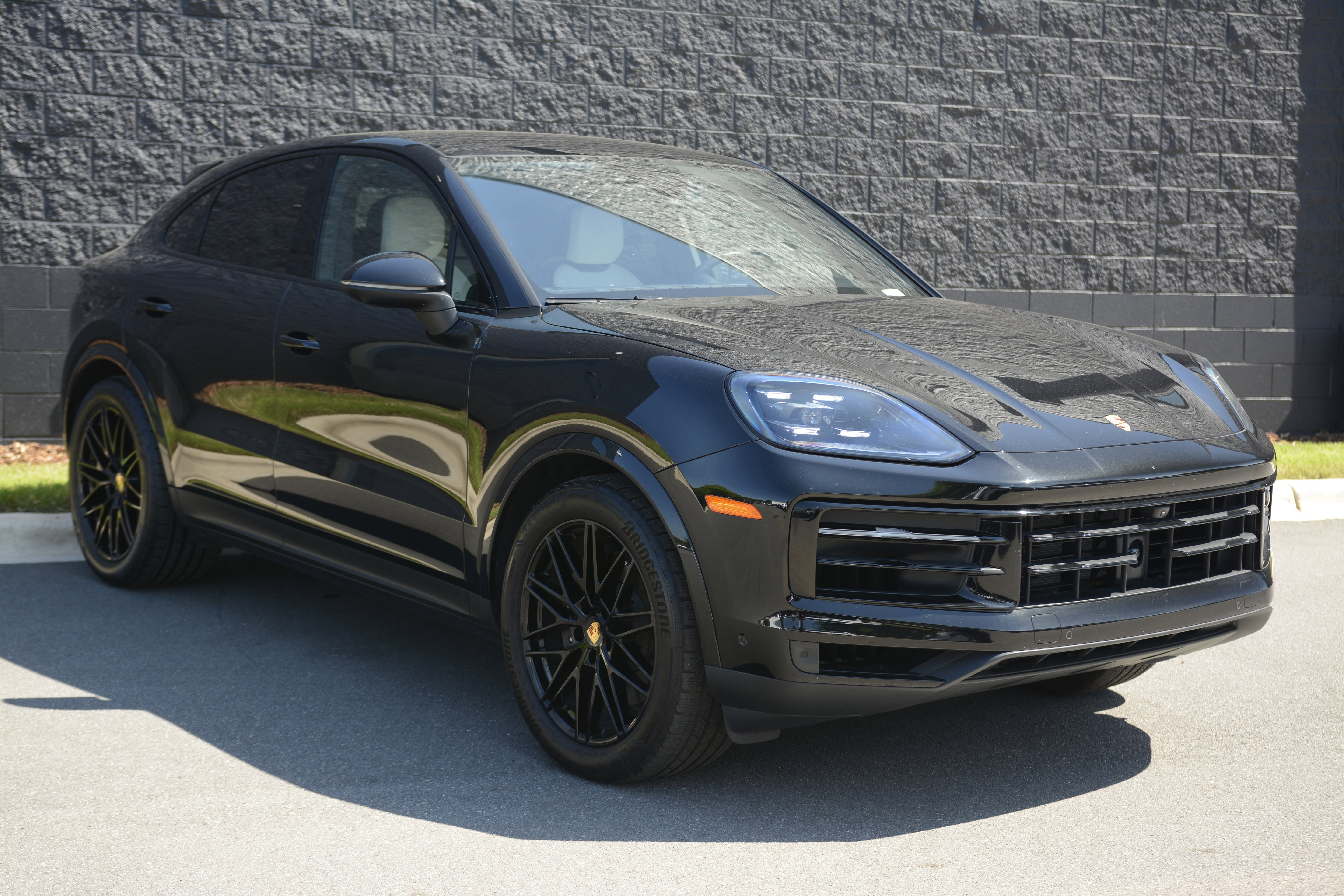 Certified 2024 Porsche Cayenne Coupe AWD/4WD image 9