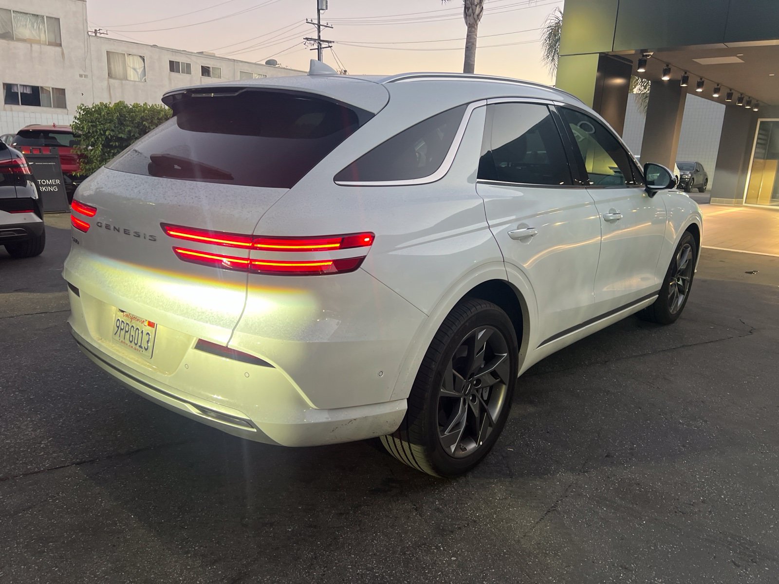 Used 2025 Genesis Electrified GV70 AWD/4WD image 5