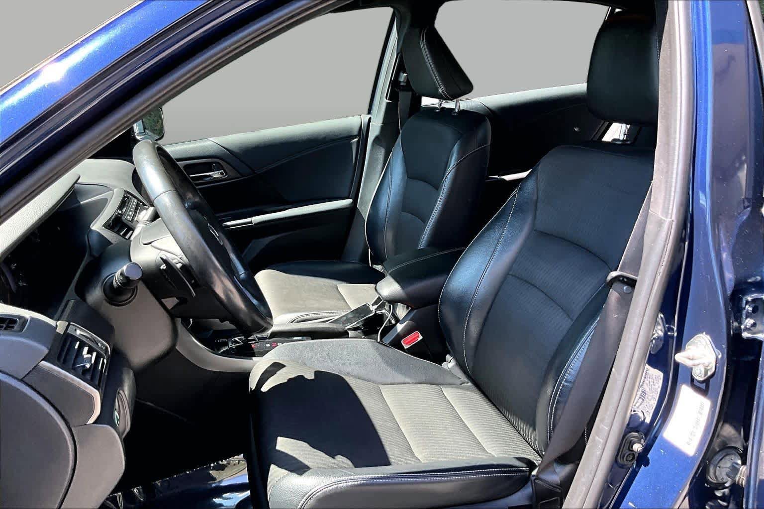 Used 2017 Honda Accord Sport image 8