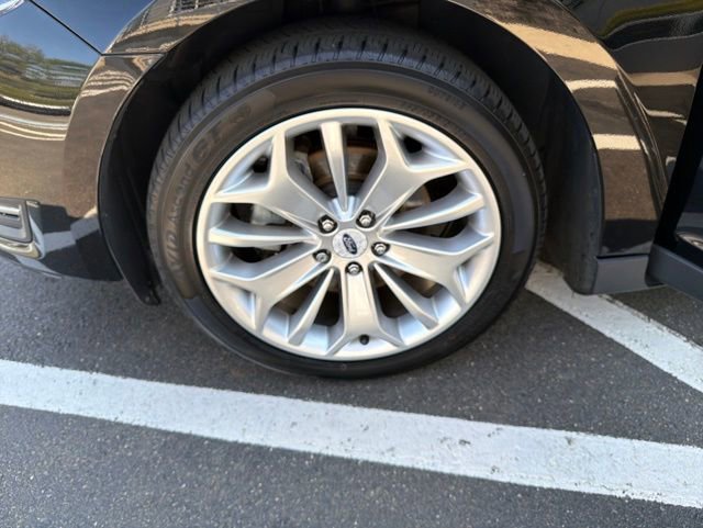 Used 2018 Ford Taurus Limited FWD image 29