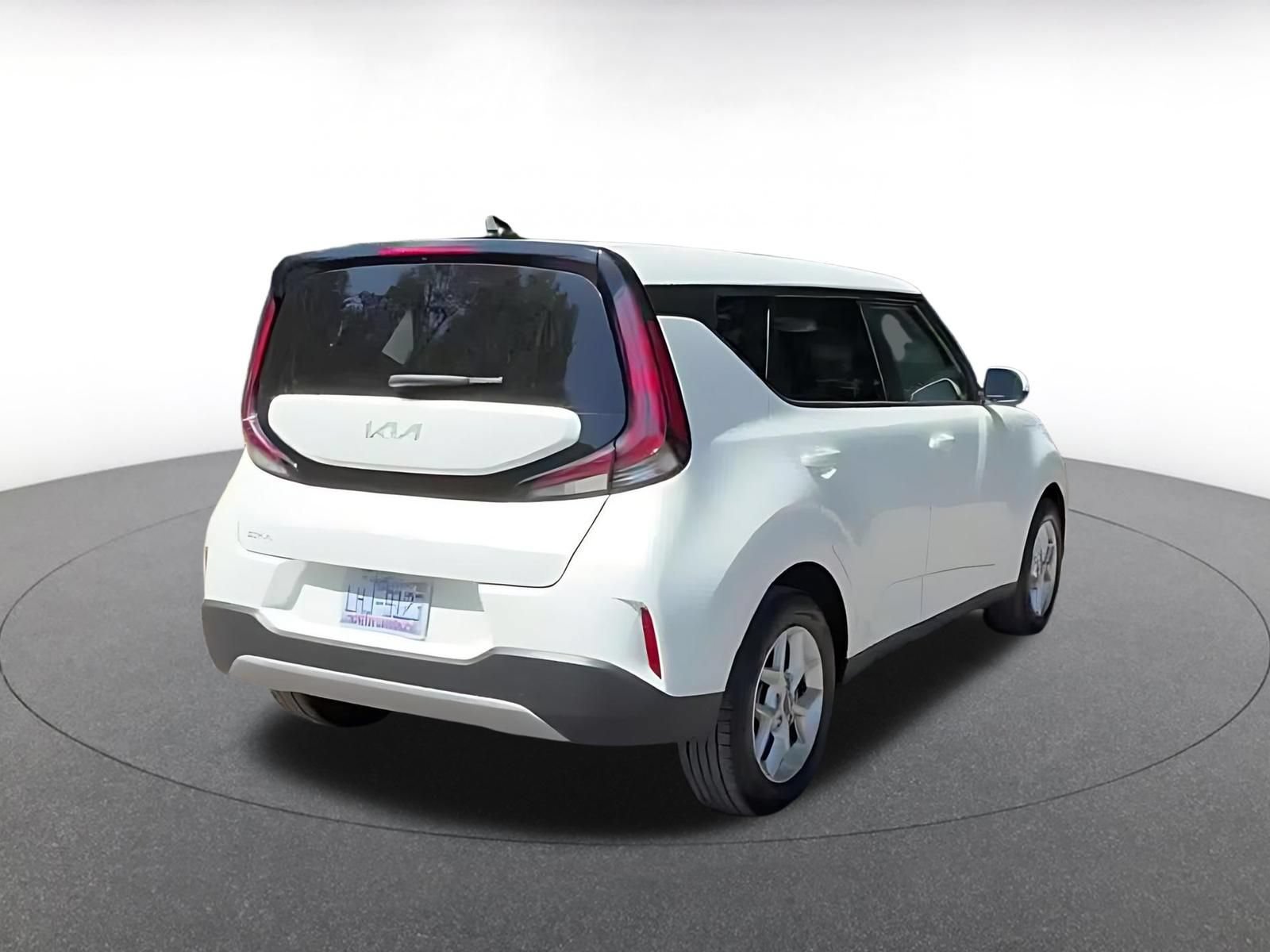 Used 2025 Kia Soul LX w/ LX Technology Package FWD image 12