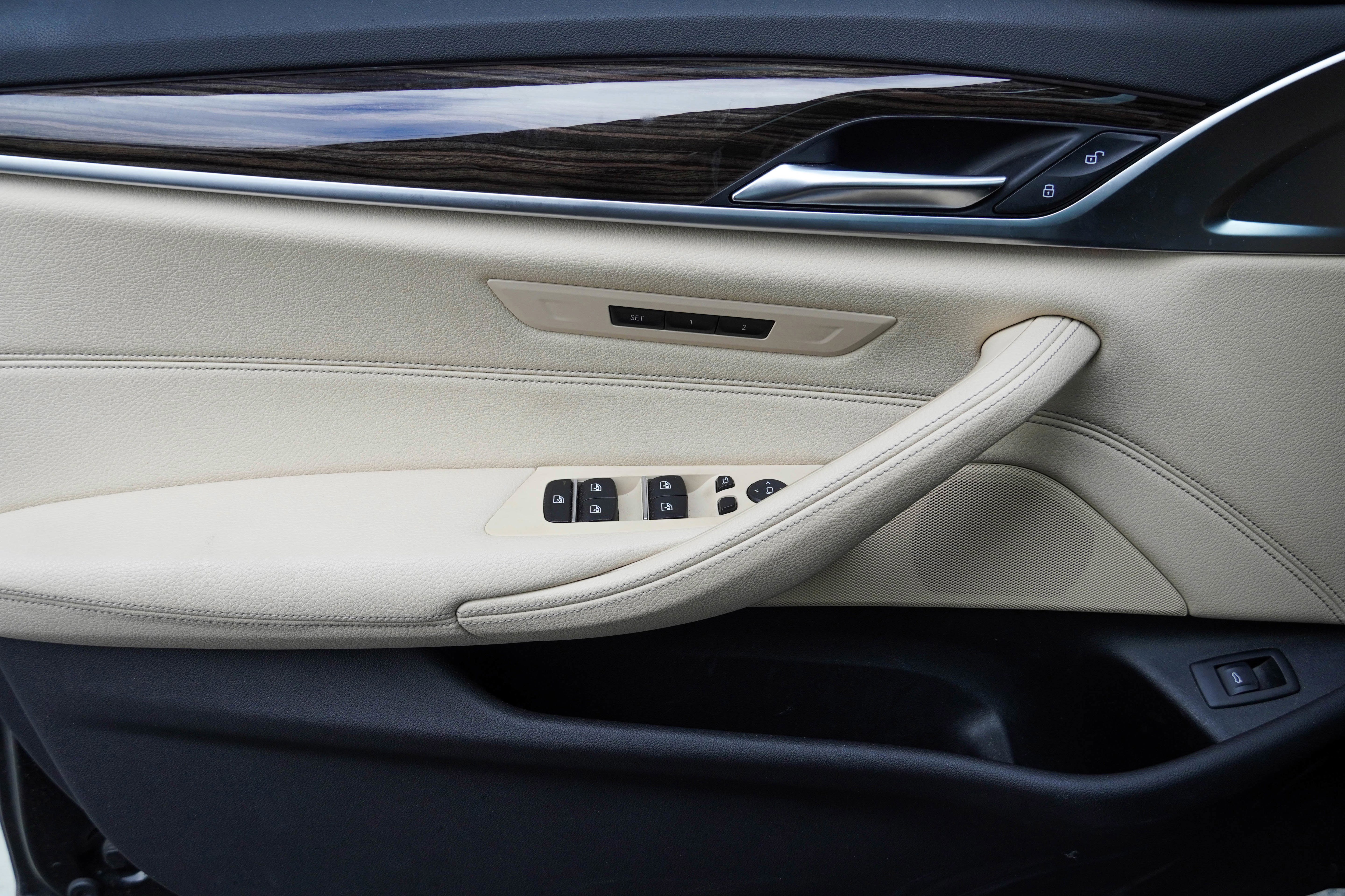 Used 2019 BMW 540i w/ Convenience Package image 28