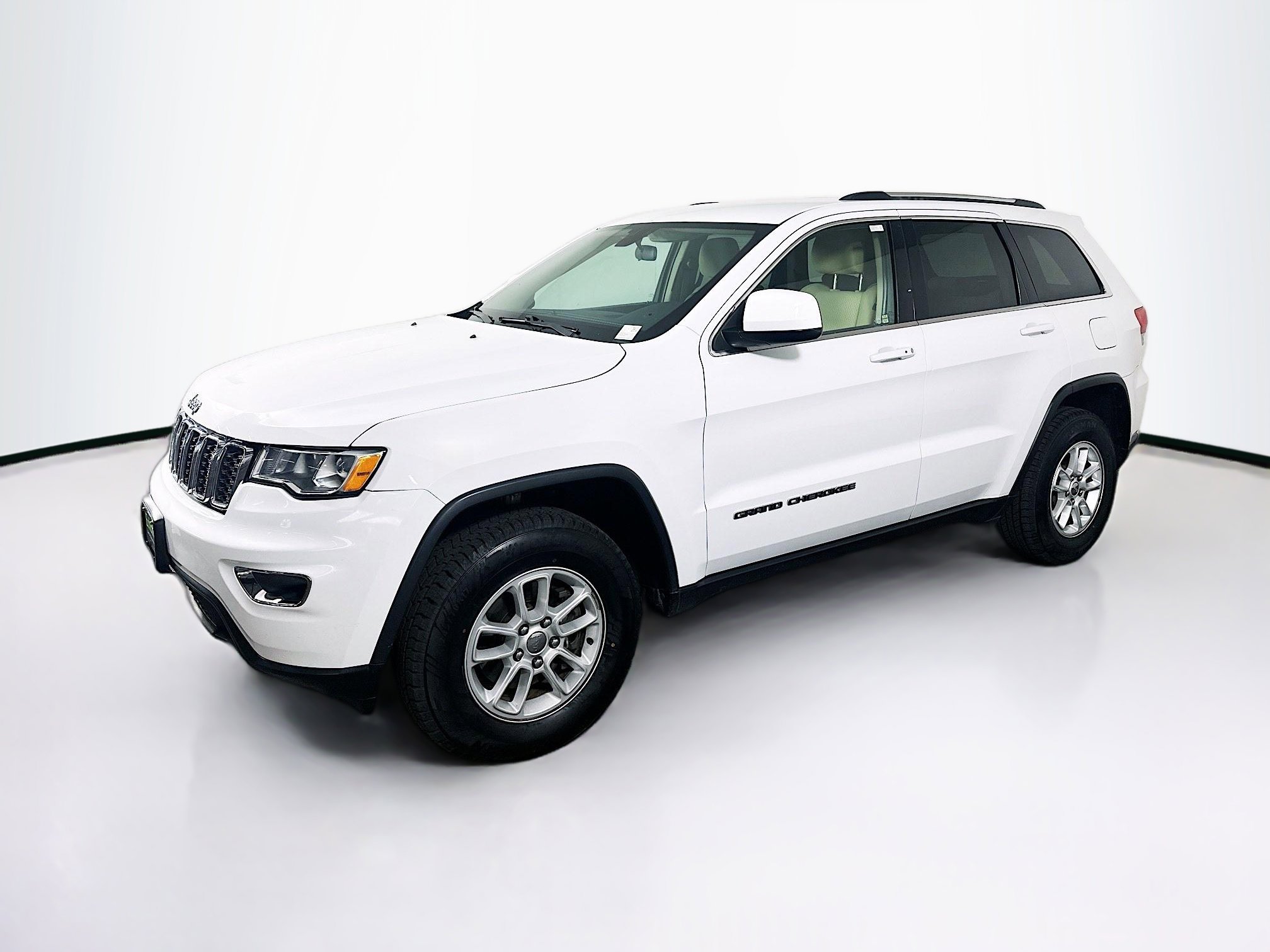 Used 2018 Jeep Grand Cherokee Laredo RWD image 3