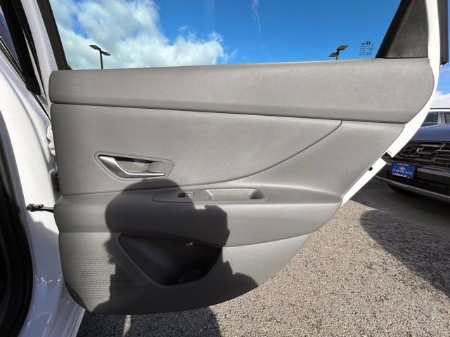 Used 2025 Hyundai Elantra SE image 33