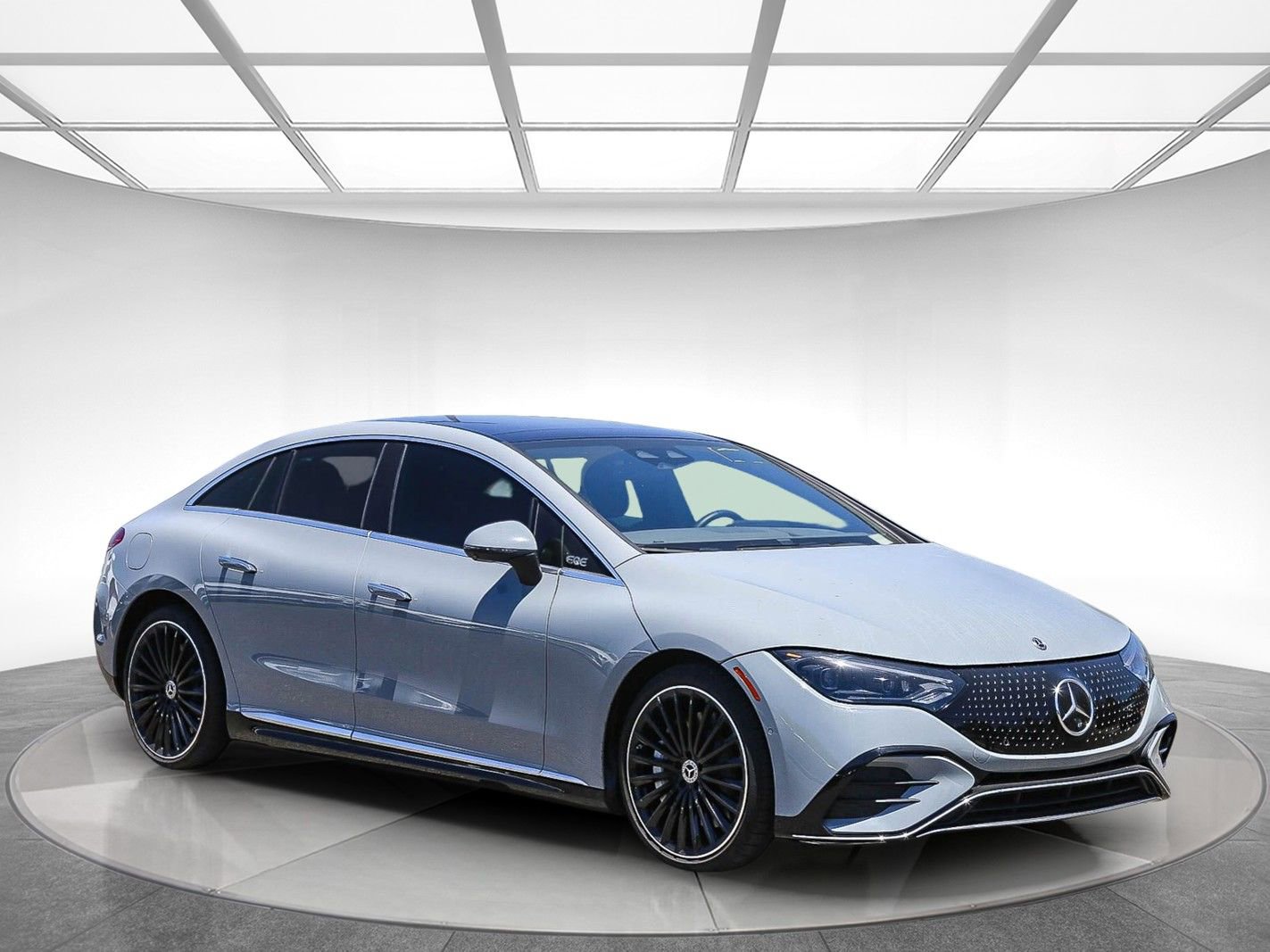 Used 2023 Mercedes-Benz EQE 500 4MATIC Sedan image 4