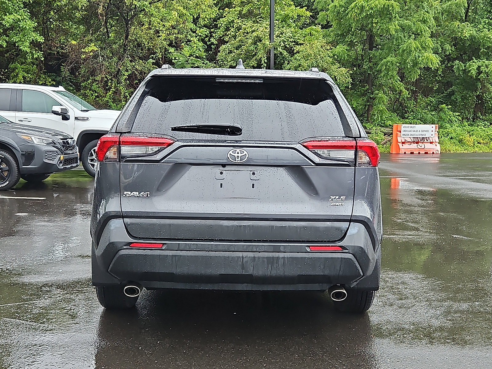 Used 2021 Toyota RAV4 XLE AWD/4WD image 5