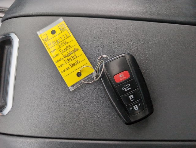 Used 2022 Toyota Highlander Limited AWD/4WD image 31