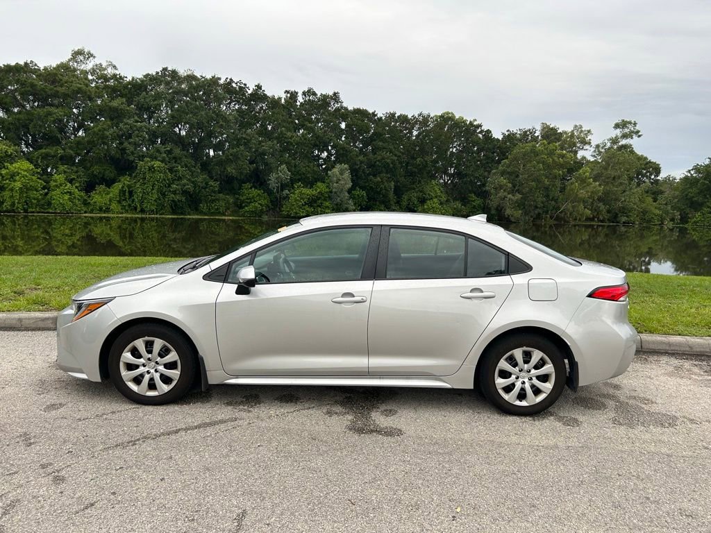 Used 2025 Toyota Corolla LE FWD image 3