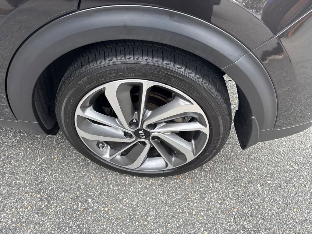 Used 2017 Kia Niro Touring w/ Advanced Technology Package FWD image 6