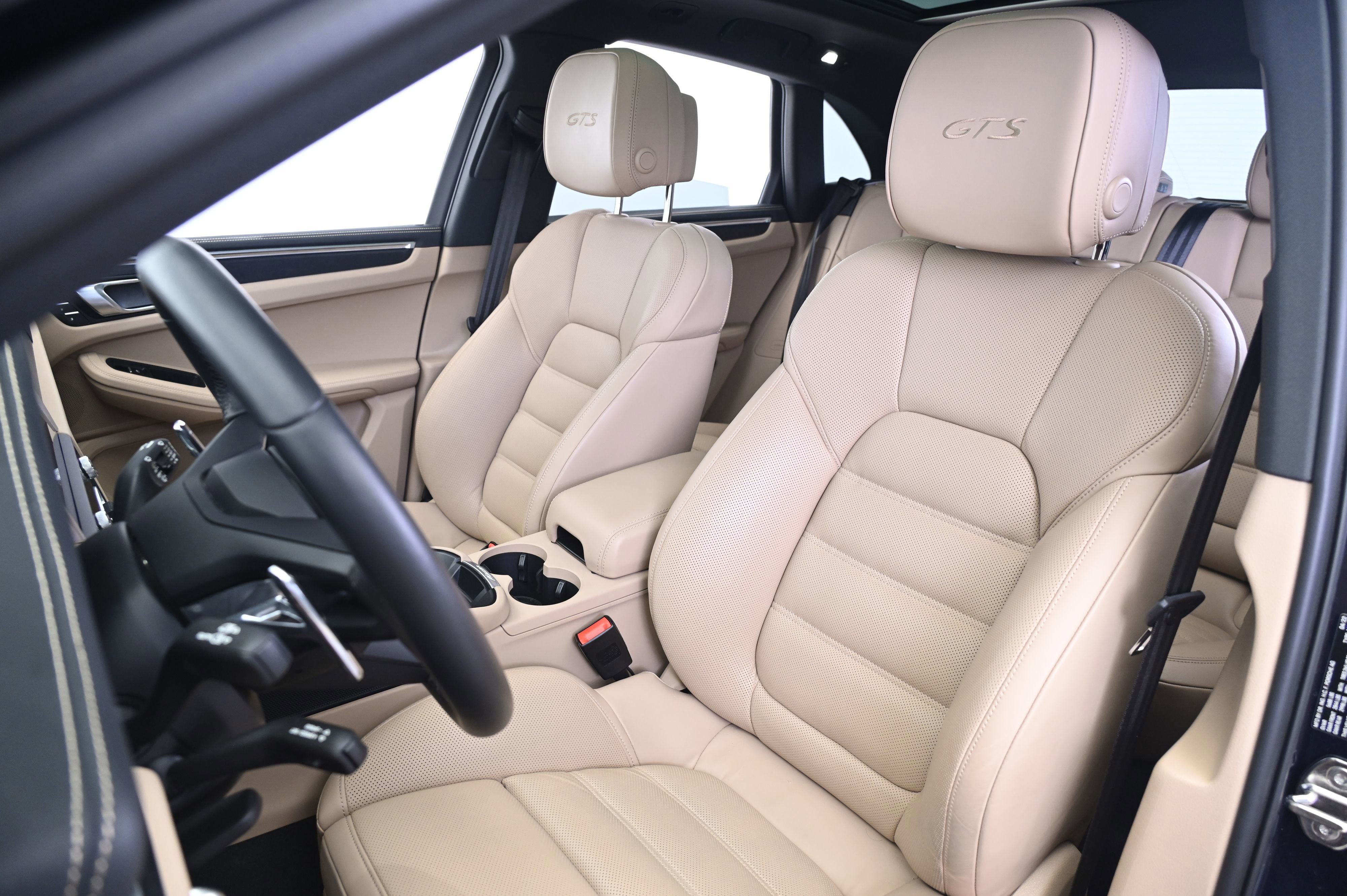 Certified 2022 Porsche Macan GTS image 30