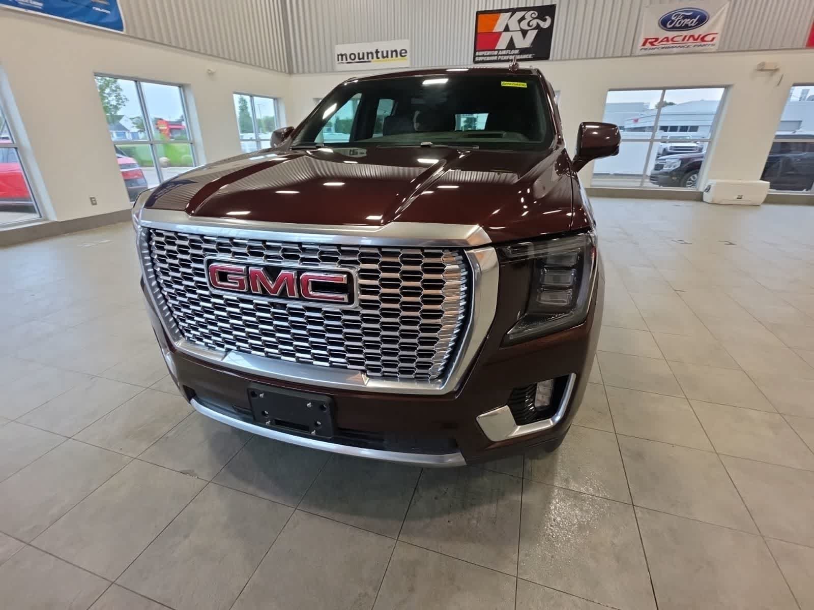 Used 2023 GMC Yukon XL Denali AWD/4WD image 2