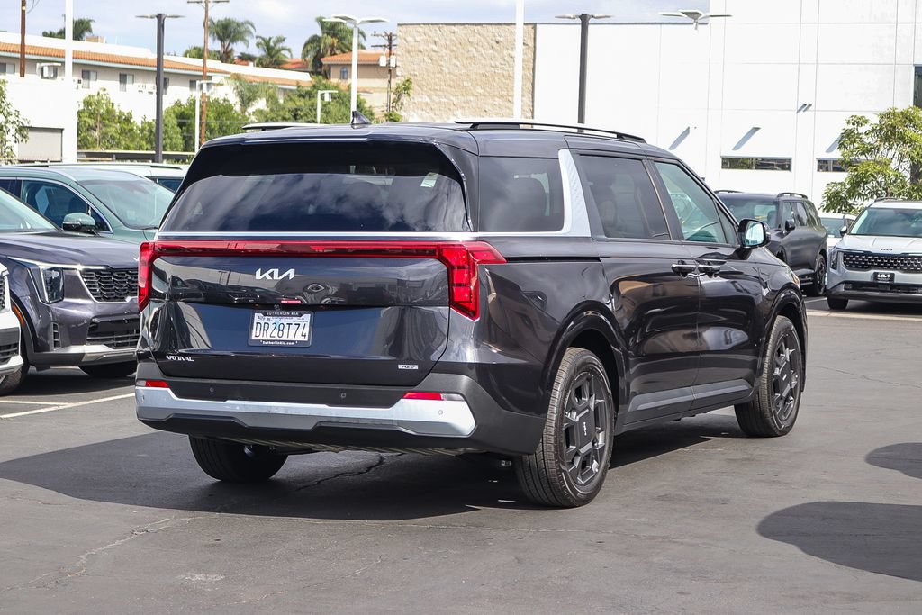 Certified 2026 Kia Carnival EX FWD image 4