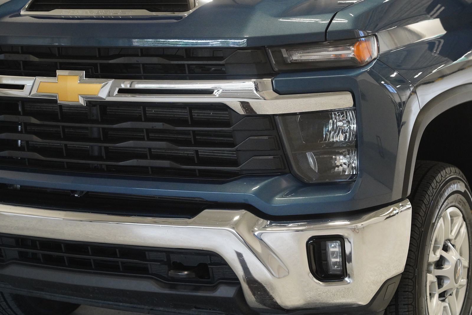 Used 2024 Chevrolet Silverado 2500 LT w/ Convenience Package AWD/4WD image 6