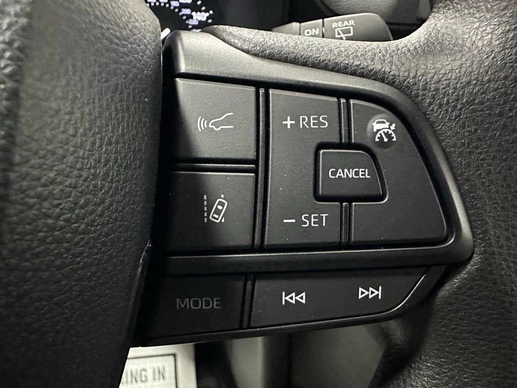 Used 2025 Toyota Sienna LE FWD image 20