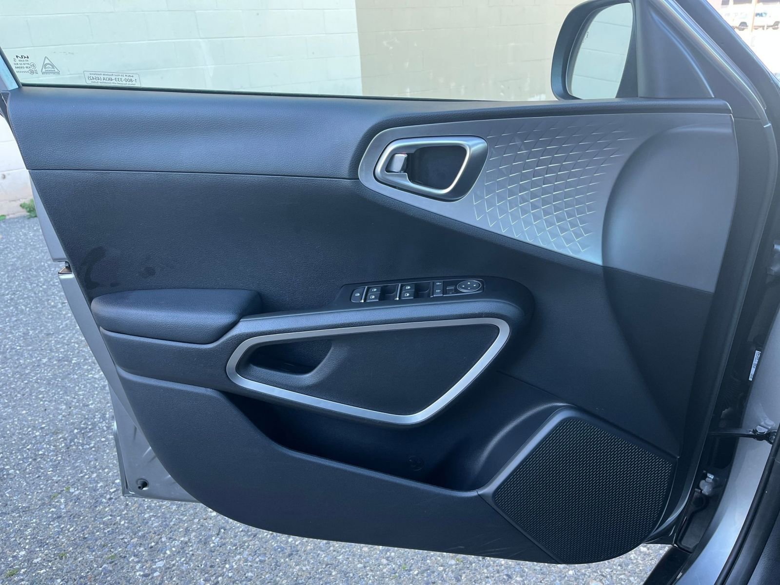 Used 2025 Kia Soul LX w/ LX Technology Package image 18