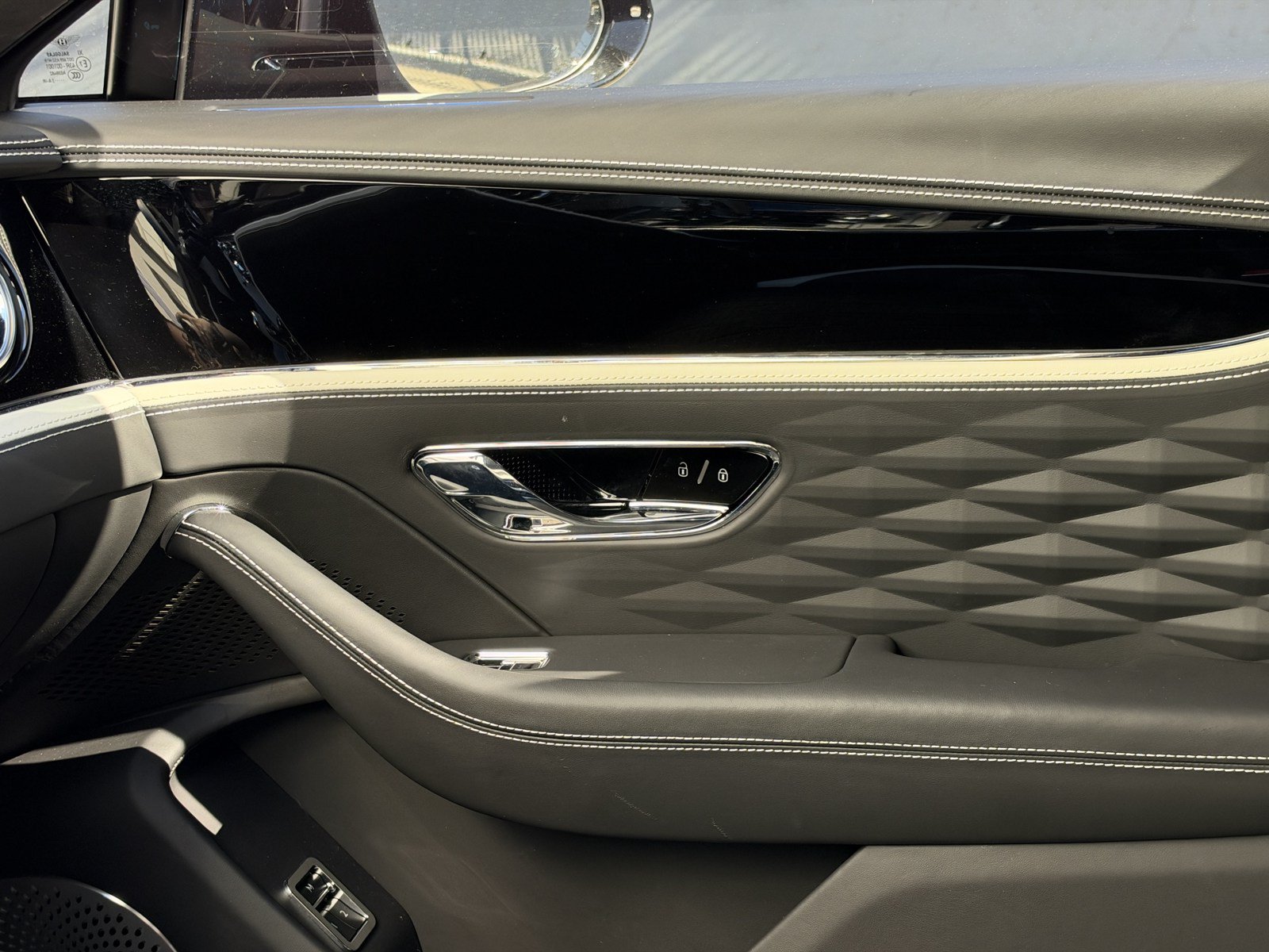 Certified 2023 Bentley Flying Spur W12 AWD/4WD image 33