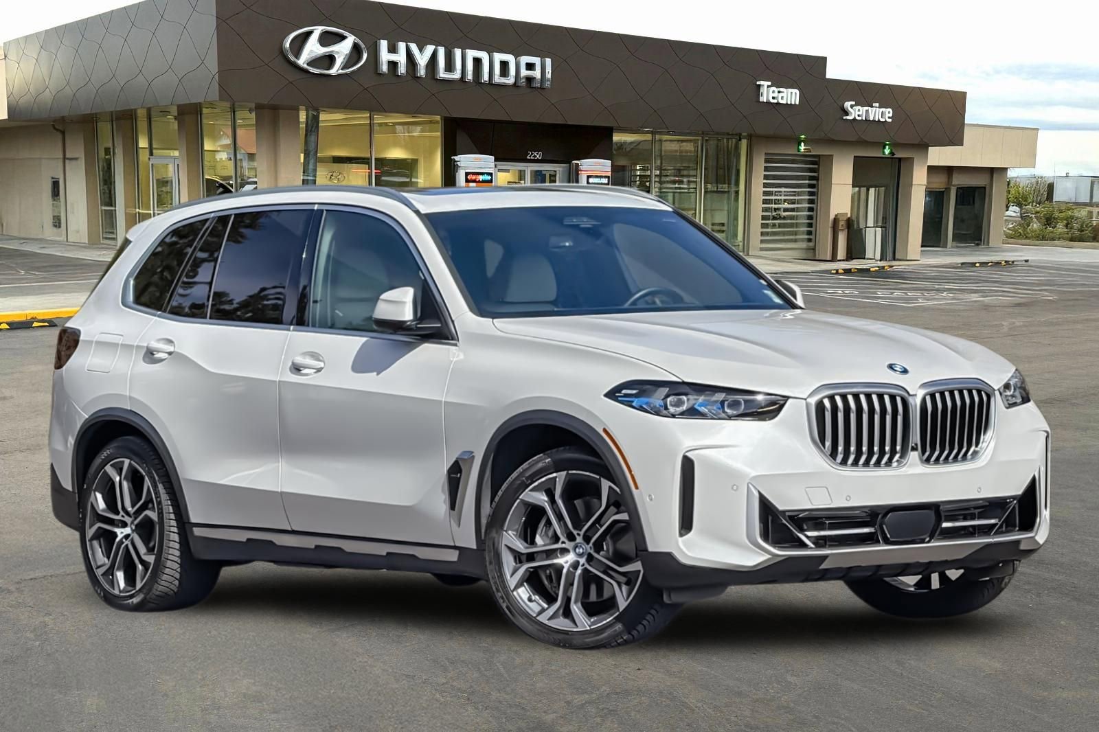 Used 2024 BMW X5 xDrive50e w/ Premium Package video 2