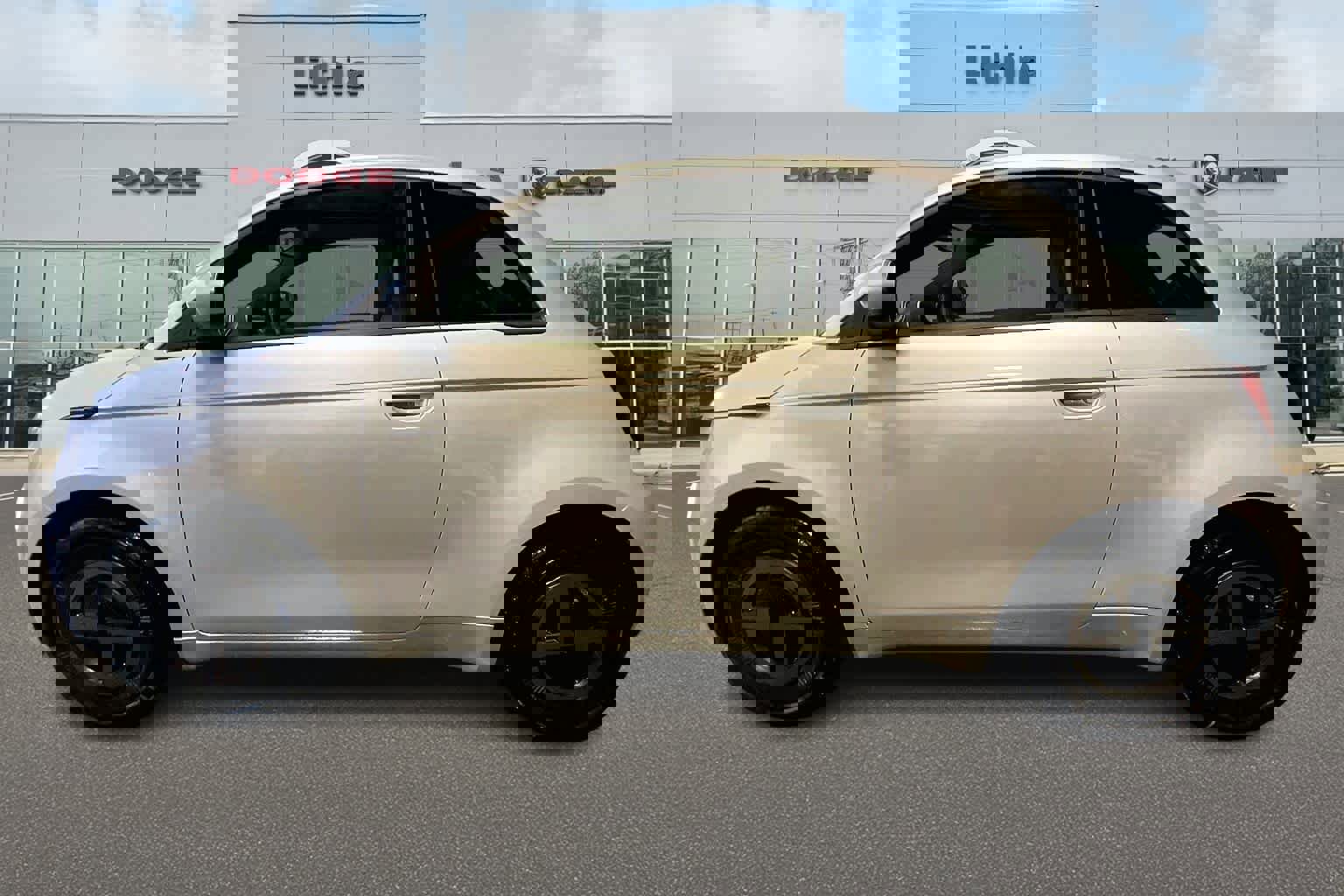 New 2025 FIAT 500 e image 3