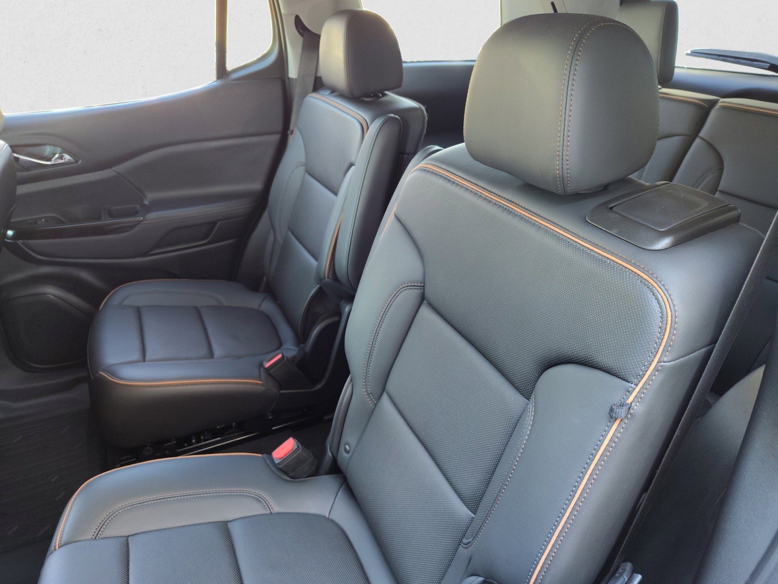 Used 2023 GMC Acadia AT4 w/ Preferred Package AWD/4WD image 18