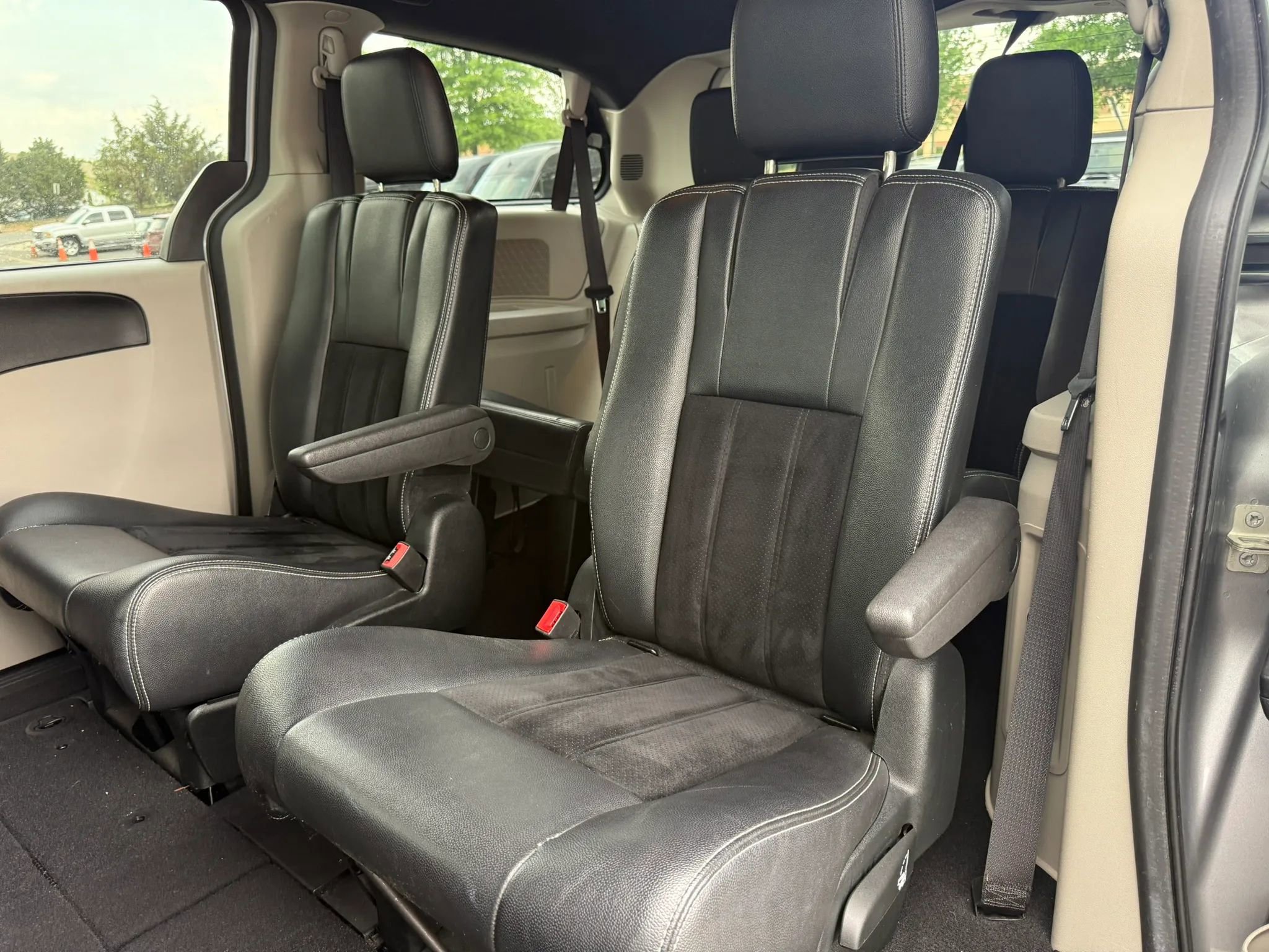 Used 2018 Dodge Grand Caravan SXT FWD image 34