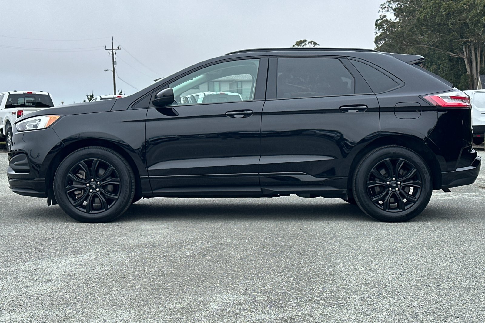 Used 2022 Ford Edge SE w/ Black Appearance Package AWD/4WD image 2