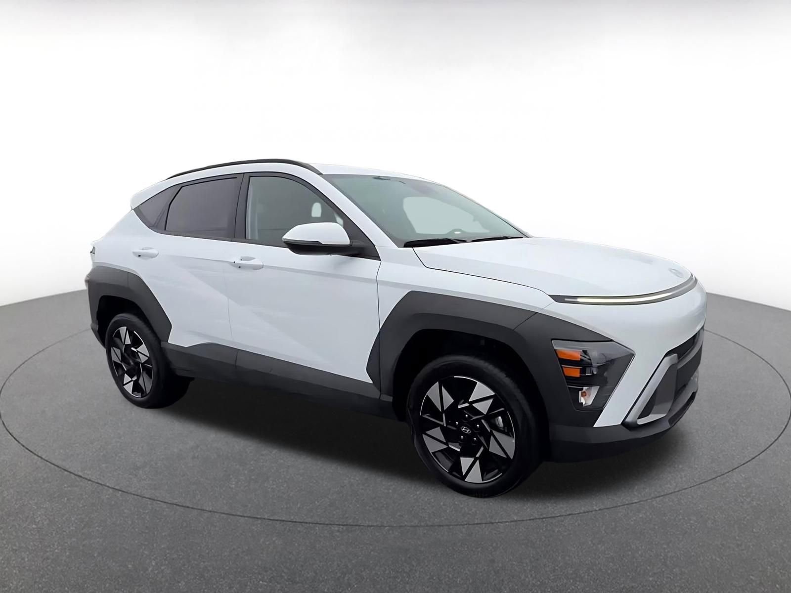 Used 2025 Hyundai Kona SEL image 2