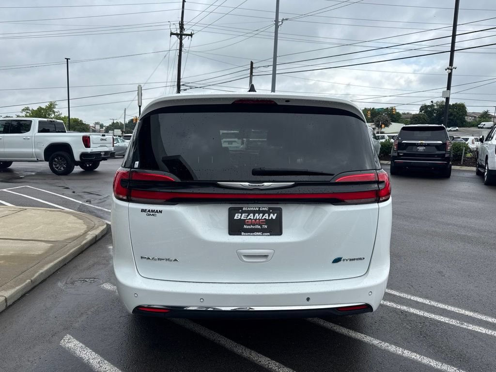 Used 2023 Chrysler Pacifica Touring-L FWD image 6