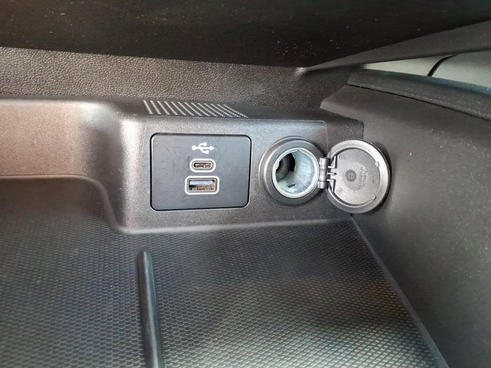 Certified 2025 Ford Escape Active AWD/4WD image 19