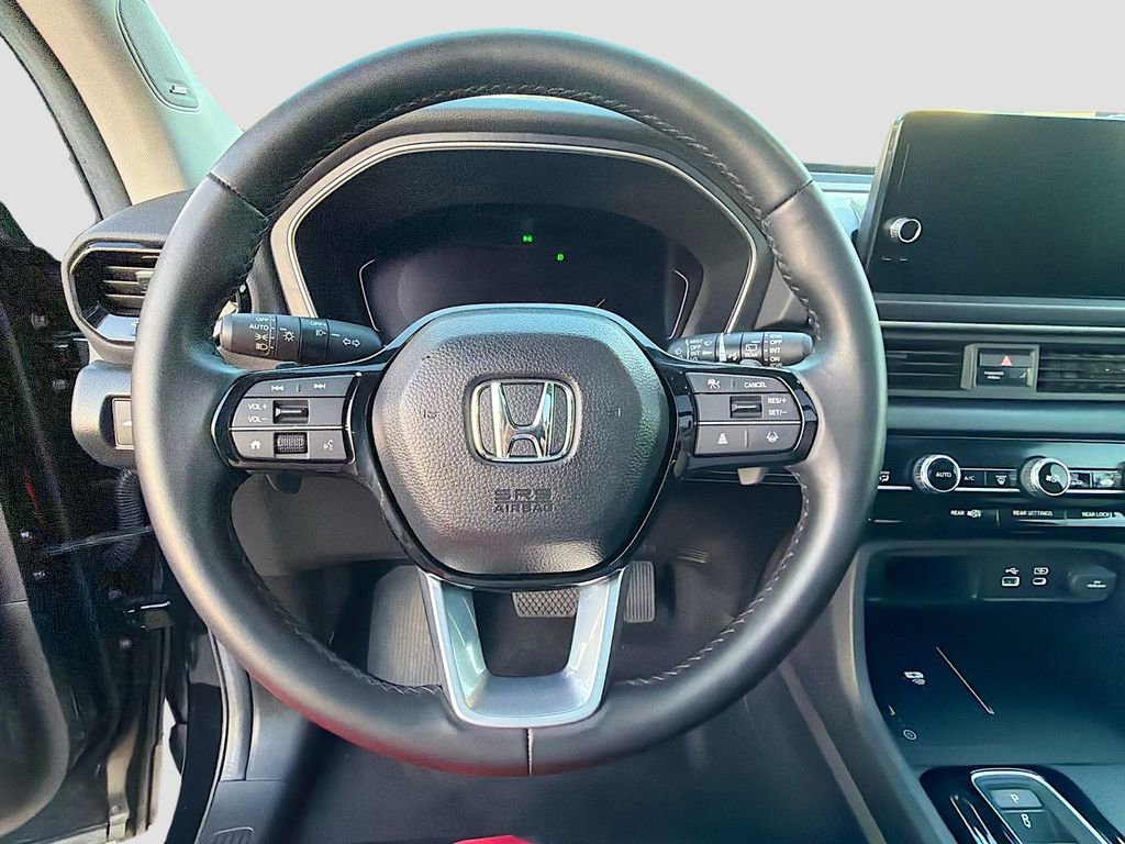 Used 2025 Honda Pilot Touring image 11