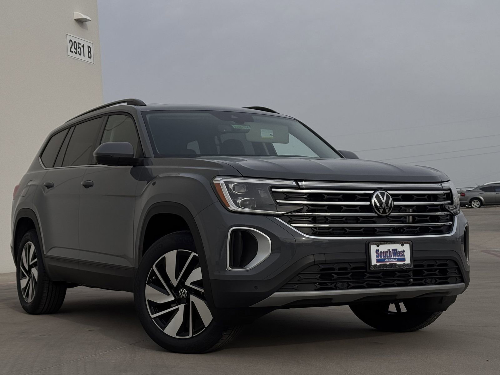 New 2026 Volkswagen Atlas SE image 2
