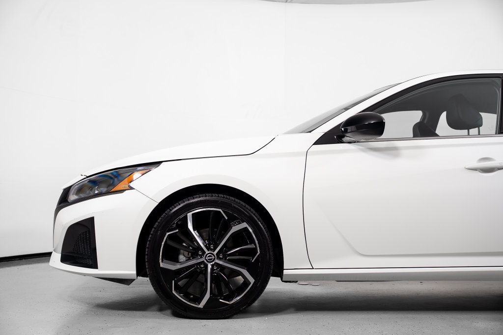 Used 2024 Nissan Altima 2.5 SR FWD image 14