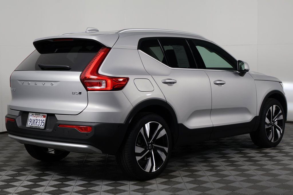 Used 2025 Volvo XC40 B5 Ultra w/ Climate Package image 4