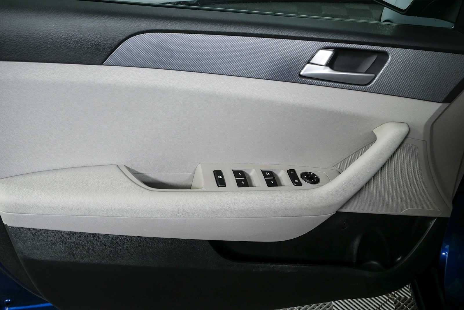 Used 2017 Hyundai Sonata SE FWD image 6