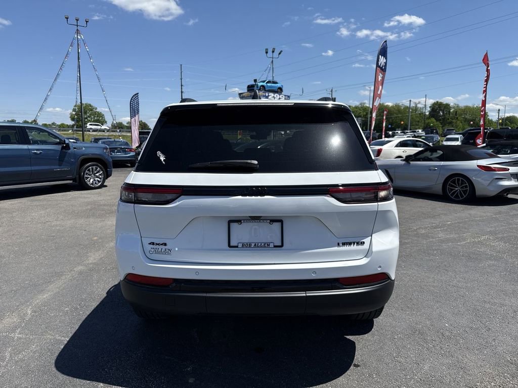 Used 2025 Jeep Grand Cherokee Limited w/ Black Appearance Package AWD/4WD image 19