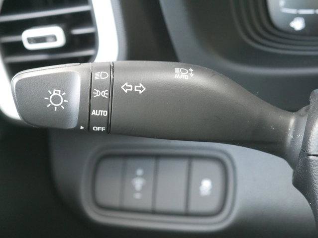 Used 2023 Hyundai Venue Limited image 24