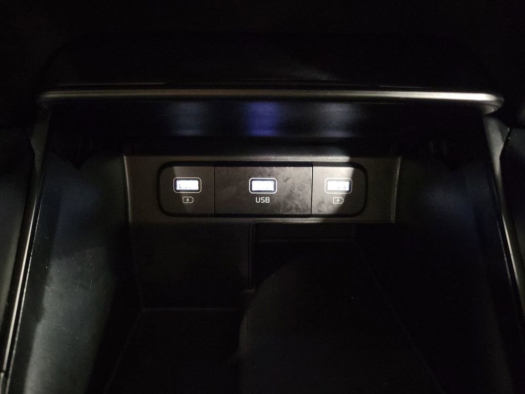 Used 2023 Kia Sorento LX image 17