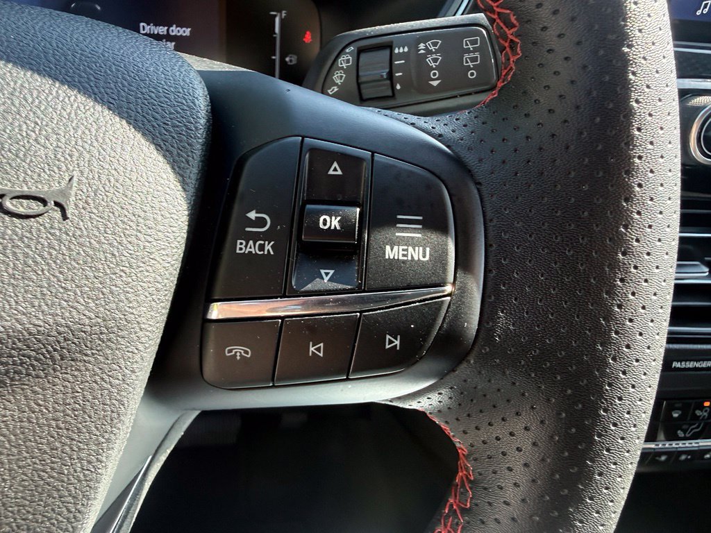 Used 2025 Ford Escape ST-Line Select AWD/4WD image 24