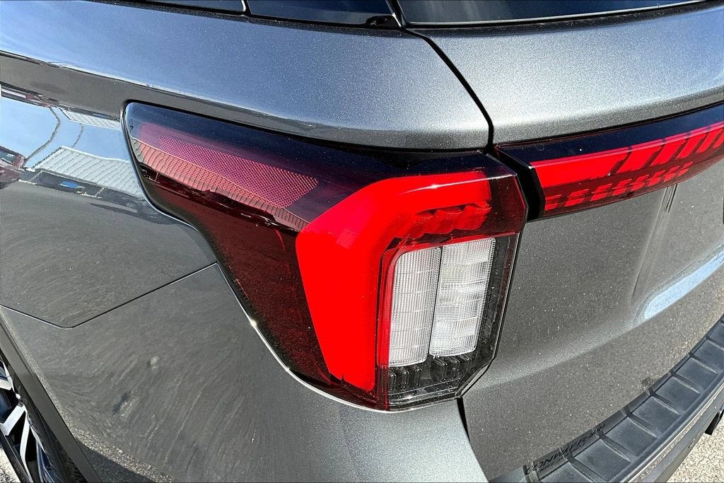 Used 2025 Ford Explorer ST-Line w/ Premium Package RWD image 25
