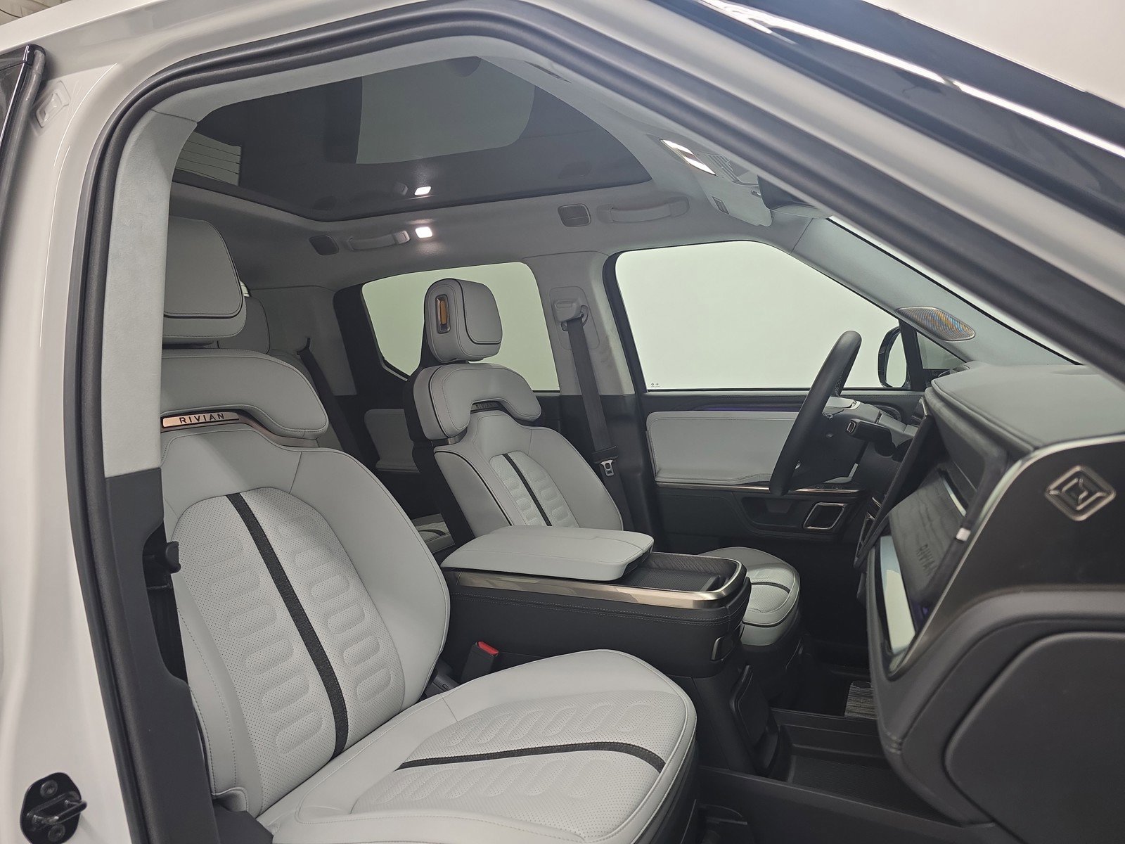 Used 2023 Rivian R1T Adventure AWD/4WD image 23