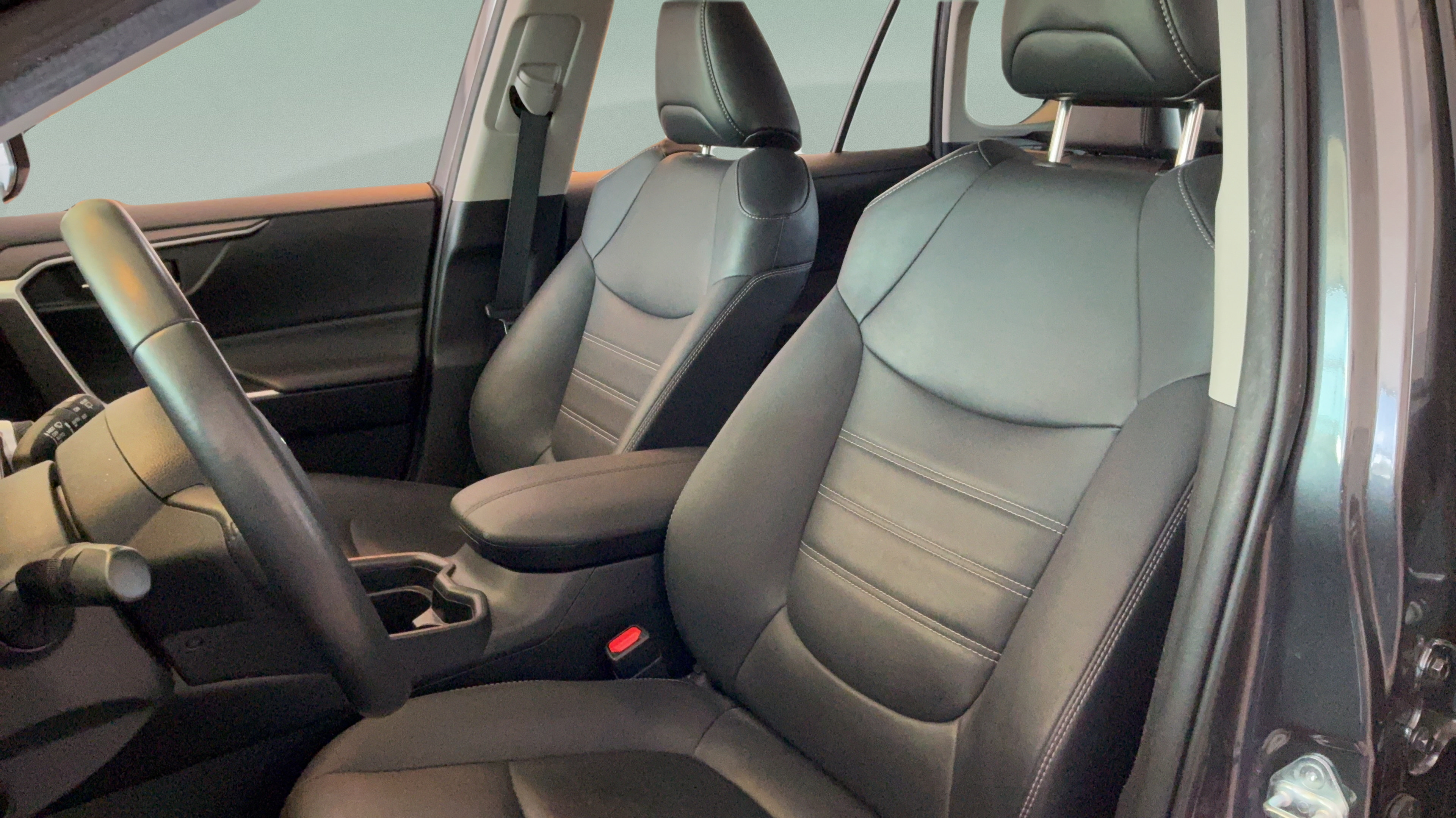 Certified 2021 Toyota RAV4 XLE Premium AWD/4WD image 25