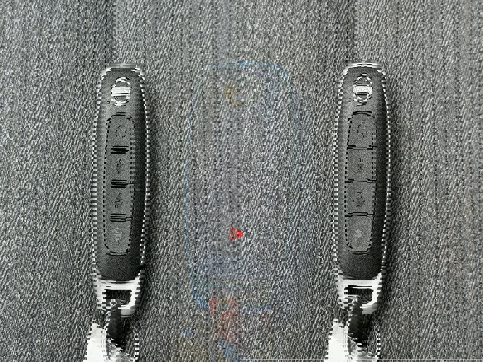 Used 2023 Nissan Rogue SV image 30