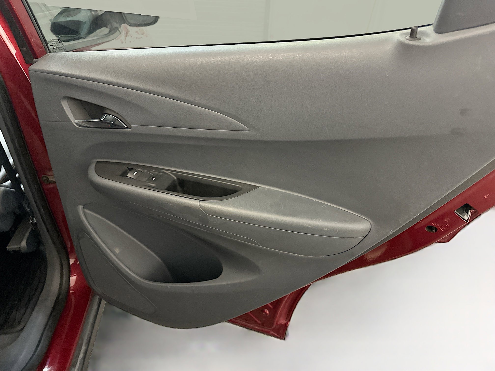 Used 2019 Chevrolet Bolt Premier w/ Infotainment Package image 30