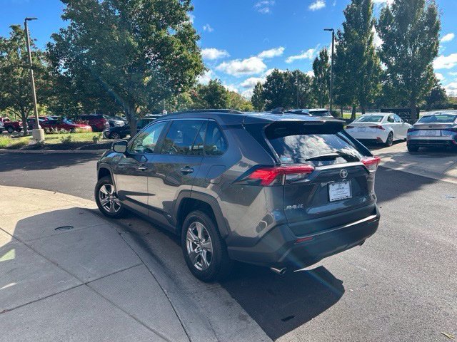 Used 2025 Toyota RAV4 LE AWD/4WD image 5