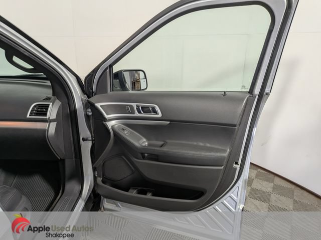 Used 2011 Ford Explorer XLT w/ 202A Rapid Spec Order Code AWD/4WD image 45