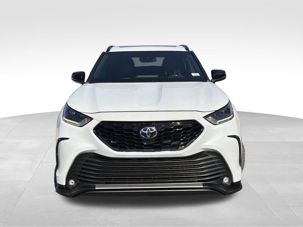 Used 2022 Toyota Highlander XSE FWD image 8