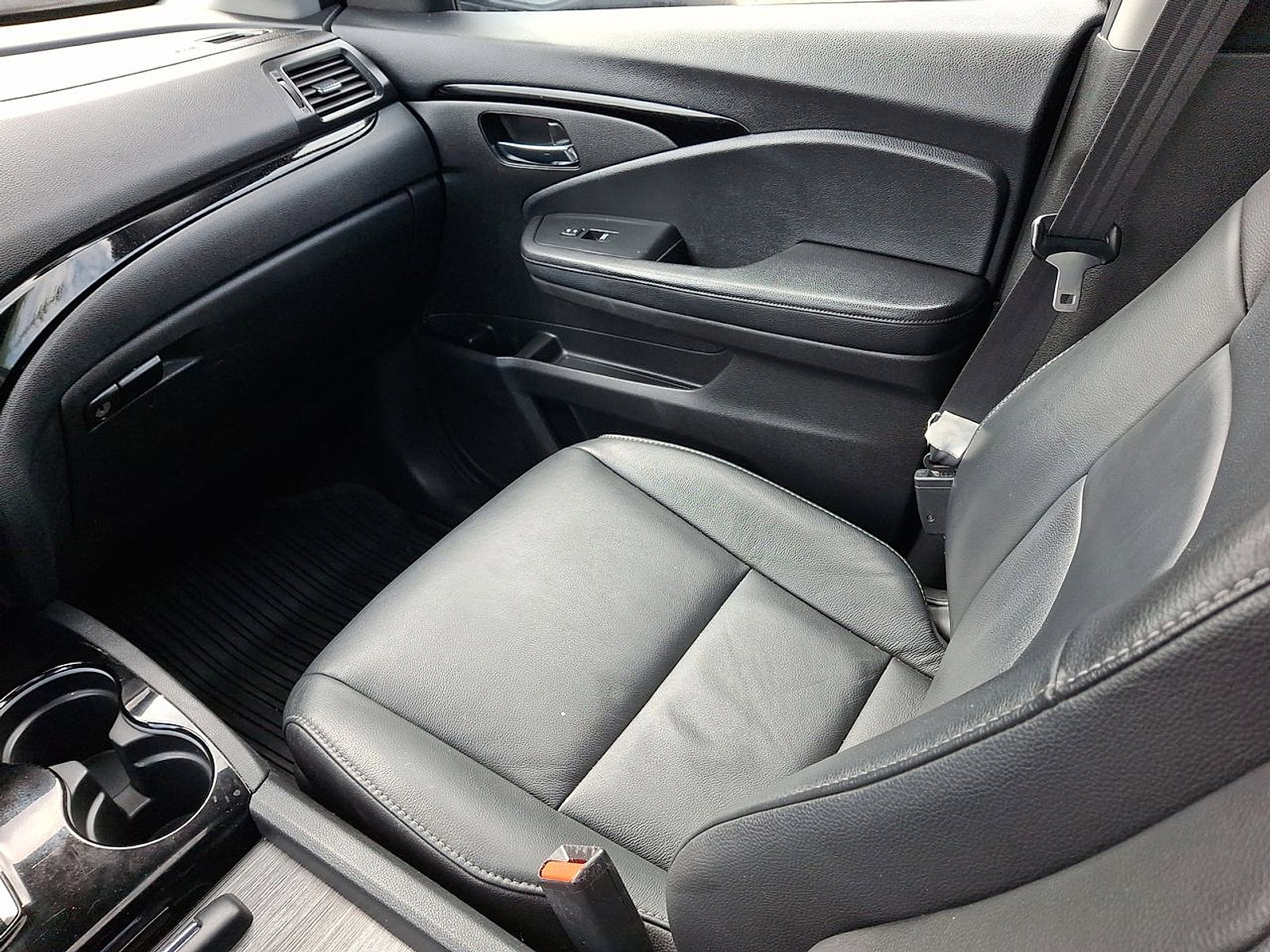 Used 2020 Honda Pilot Touring image 11