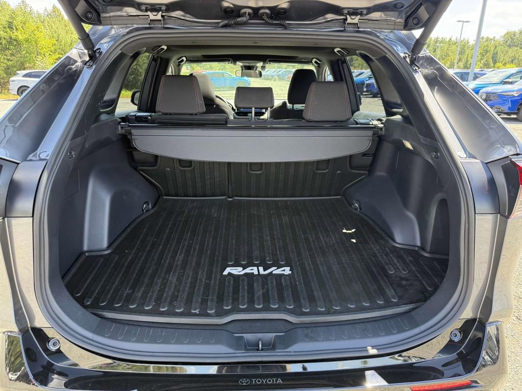 Used 2025 Toyota RAV4 SE image 18