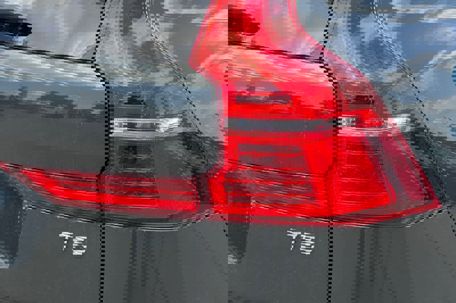 Used 2019 Volvo XC60 T5 Momentum w/ Advanced Package FWD image 13